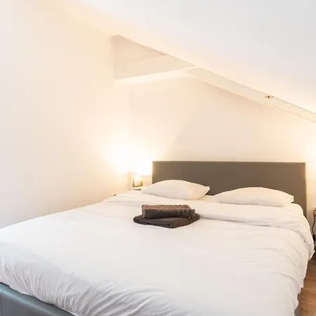 Charming House Near The City Center - *